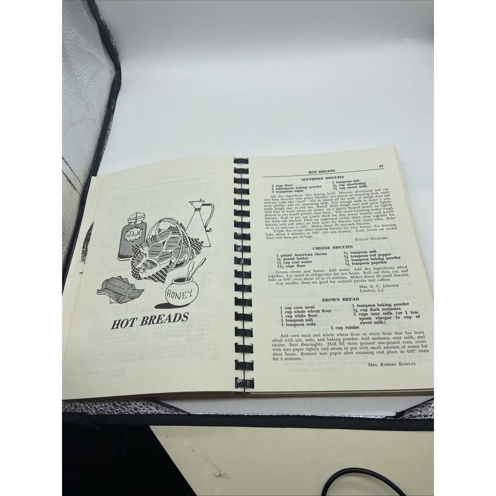 River Road Recipes Junior League of Baton Rouge Louisiana Cookbook Spiral Bound - Picture 8 of 12